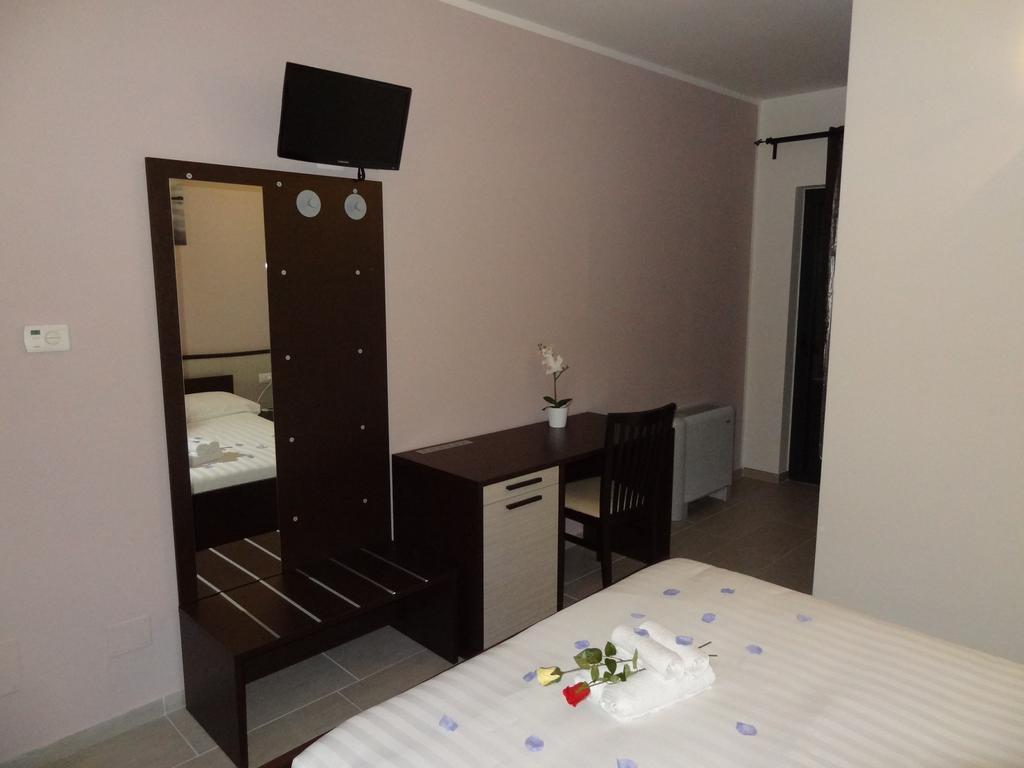 San Paolo di Iesi Affittacamere Rooms Di Matteo מראה חיצוני תמונה
